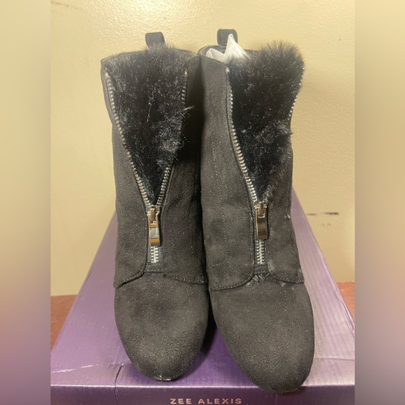 NWB BLACK FUR TONGUE ZIP BOOTIES - Picture 4 of 7